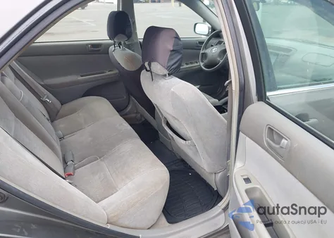 2004 Toyota Camry Le V6/Xle V6 из США, поврежденный, VIN JTDBF32K540155687